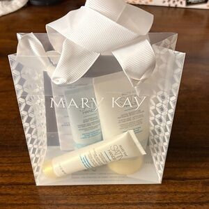 Mary Kay Satin Hands Pampering Sample Set New